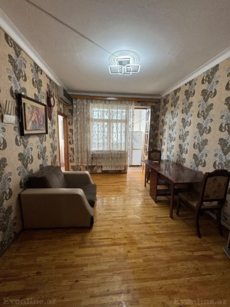 Satılır 2 otaqlı Mənzil Köhnə tikili 60 m² 4-cü mikrorayon - şəkil 2