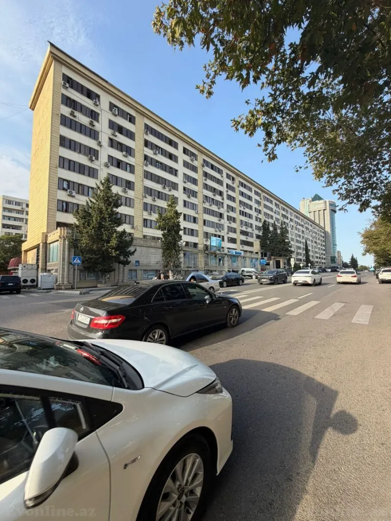 Satılır 3 otaqlı Mənzil Köhnə tikili 75 m² Gənclik m.