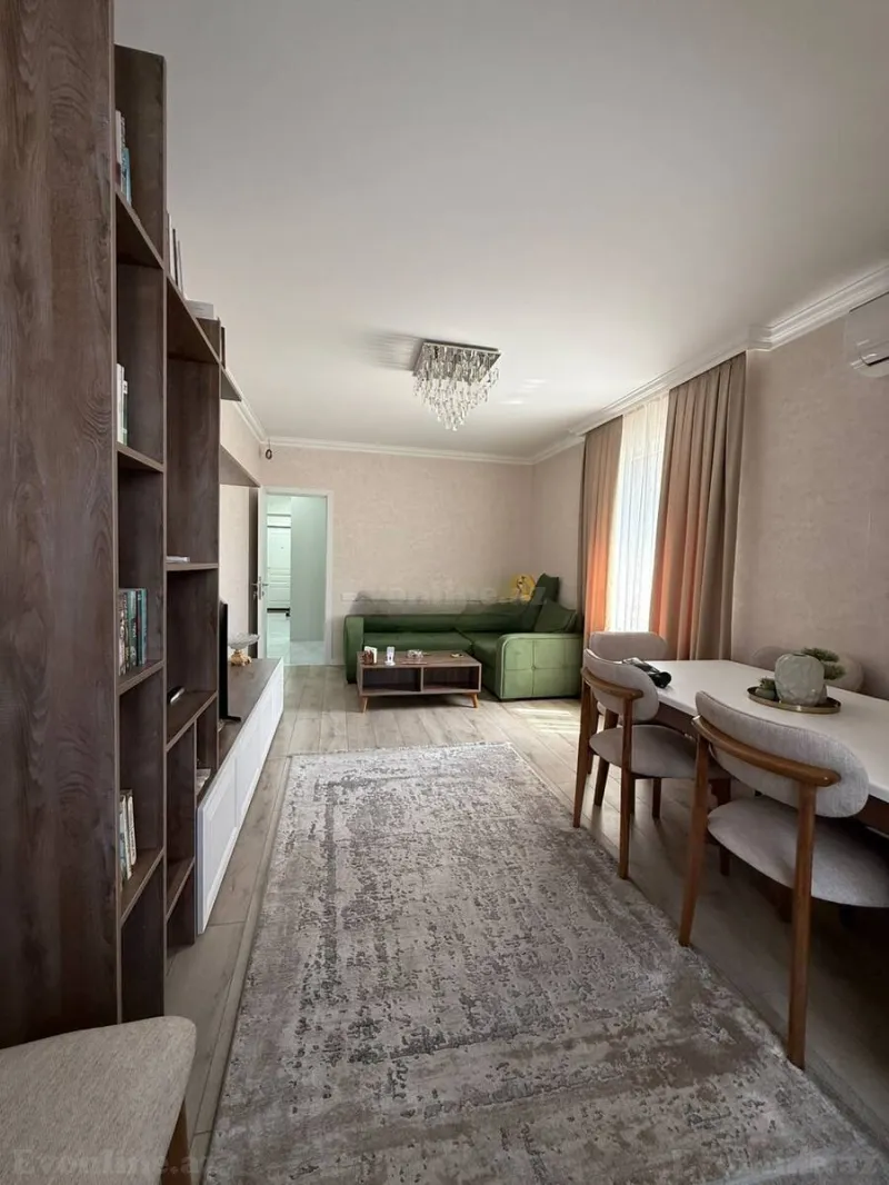 Satılır 2 otaqlı Mənzil Köhnə tikili 70 m² Nərimanov r. - şəkil 2