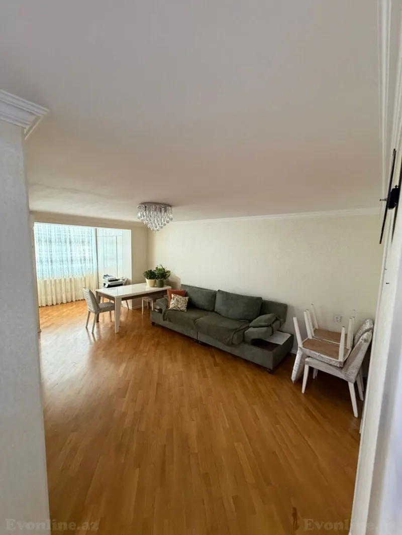 Satılır 3 otaqlı Mənzil Köhnə tikili 70 m² Elmlər Akademiyası m.
