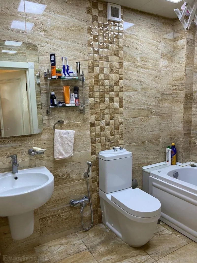 Satılır 4 otaqlı Mənzil Köhnə tikili 135 m² Qara Qarayev m. - şəkil 9