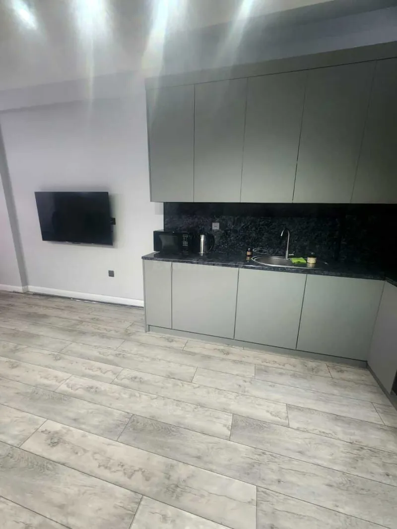 Kirayə verilir 2 otaqlı Mənzil Yeni tikili 85 m² İnşaatçılar m. - şəkil 6