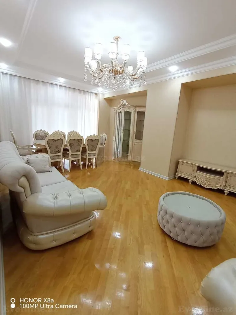Kirayə verilir 3 otaqlı Mənzil Yeni tikili 145 m² 8 Noyabr m.