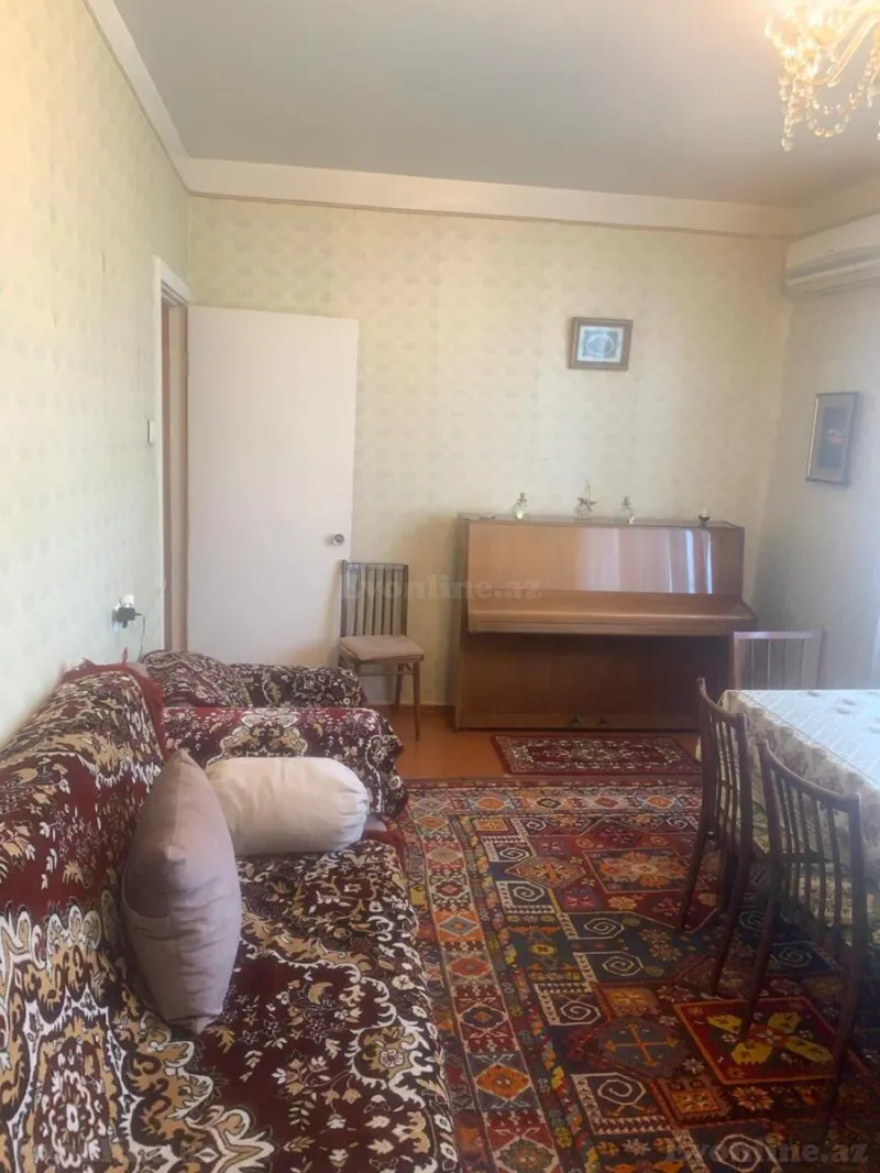 Satılır 2 otaqlı Mənzil Köhnə tikili 65 m² Memar Əcəmi m.