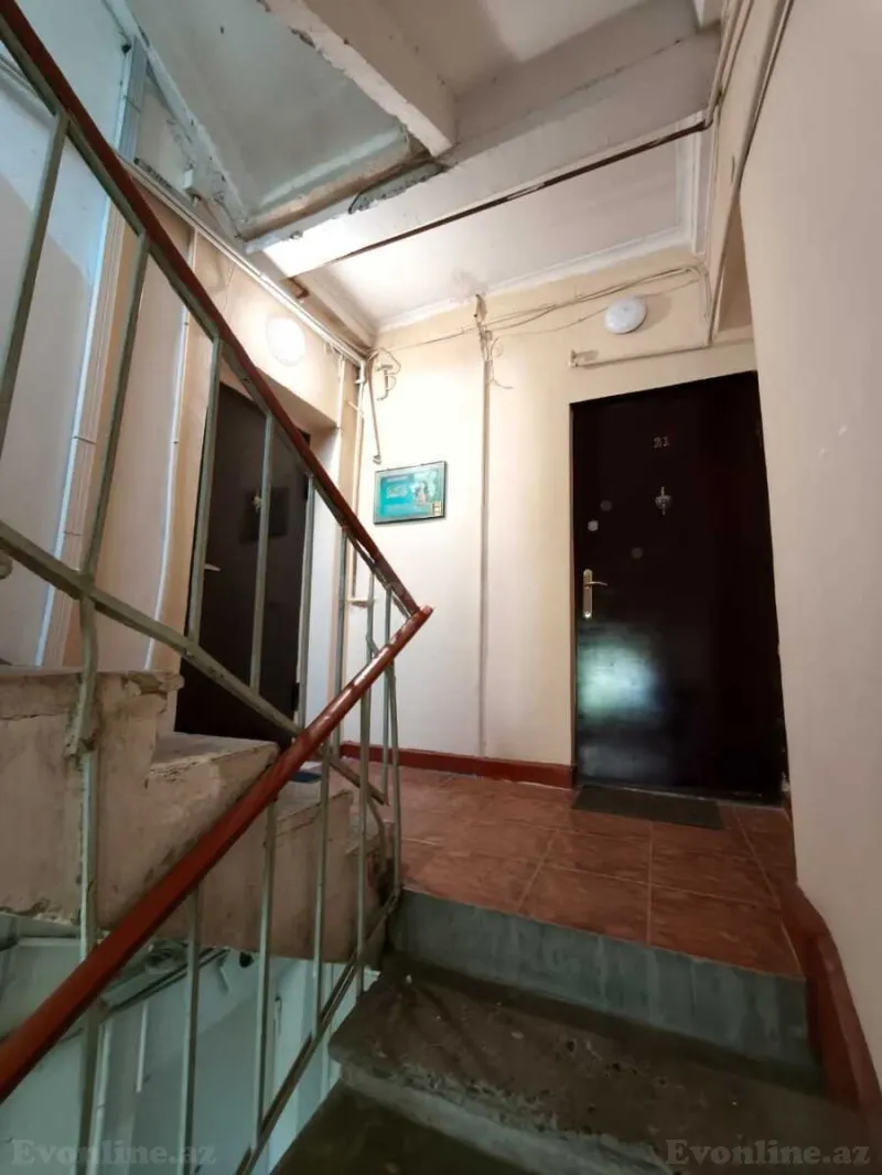 Satılır 3 otaqlı Mənzil Köhnə tikili 70 m² Elmlər Akademiyası m.