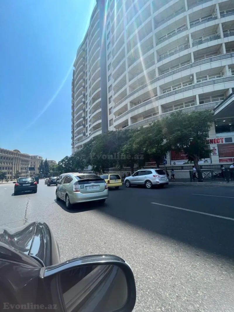 Obyekt 3500 m² Nizami m. Satılır