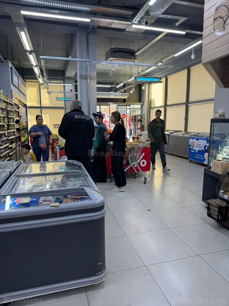 Obyekt 1400 m² 28 May m. Satılır