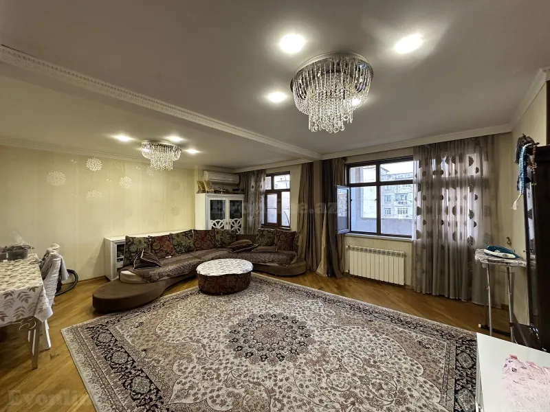 5 otaqlı Mənzil 120 m² Əhmədli m. Satılır