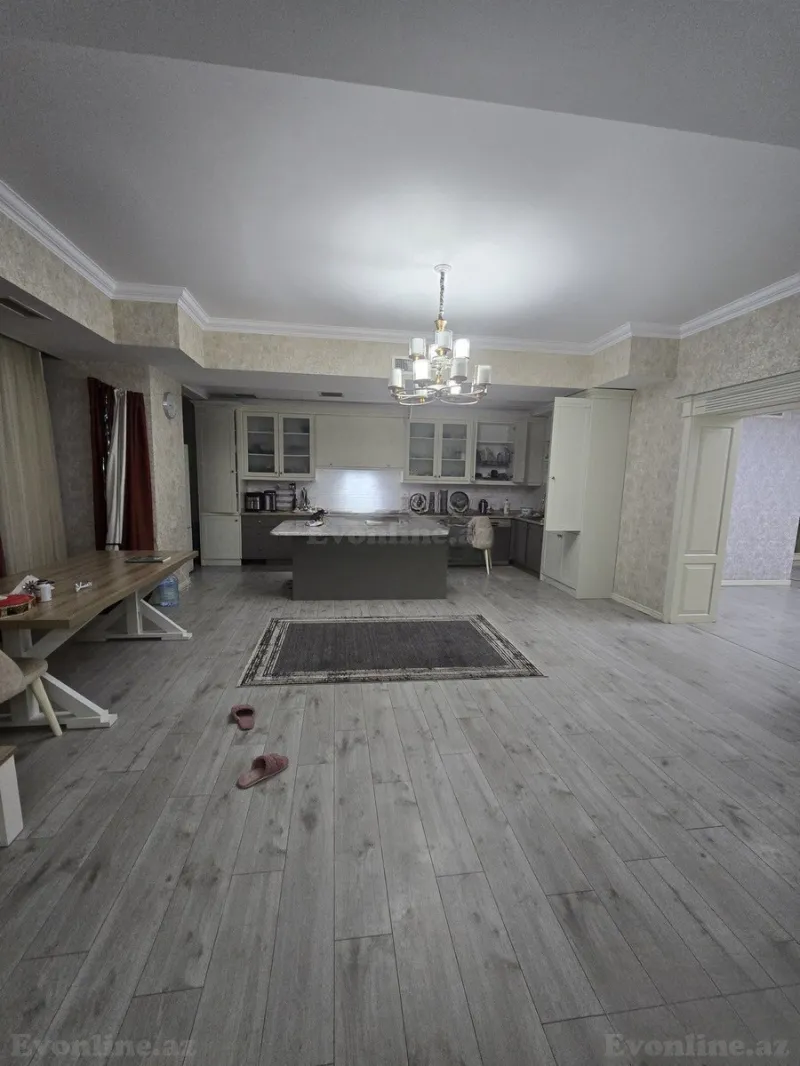 4 otaqlı Mənzil 220 m² Elmlər Akademiyası m. Kirayə verilir