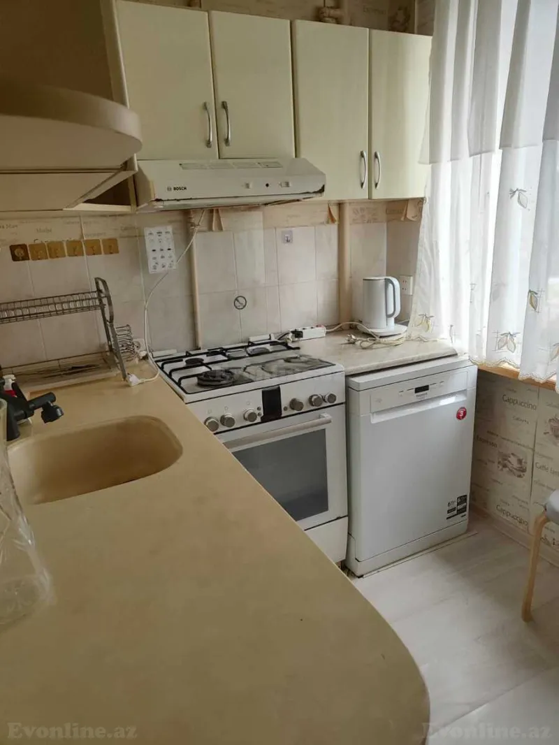 Kirayə verilir 2 otaqlı Mənzil Köhnə tikili 70 m² İnşaatçılar m. - şəkil 9