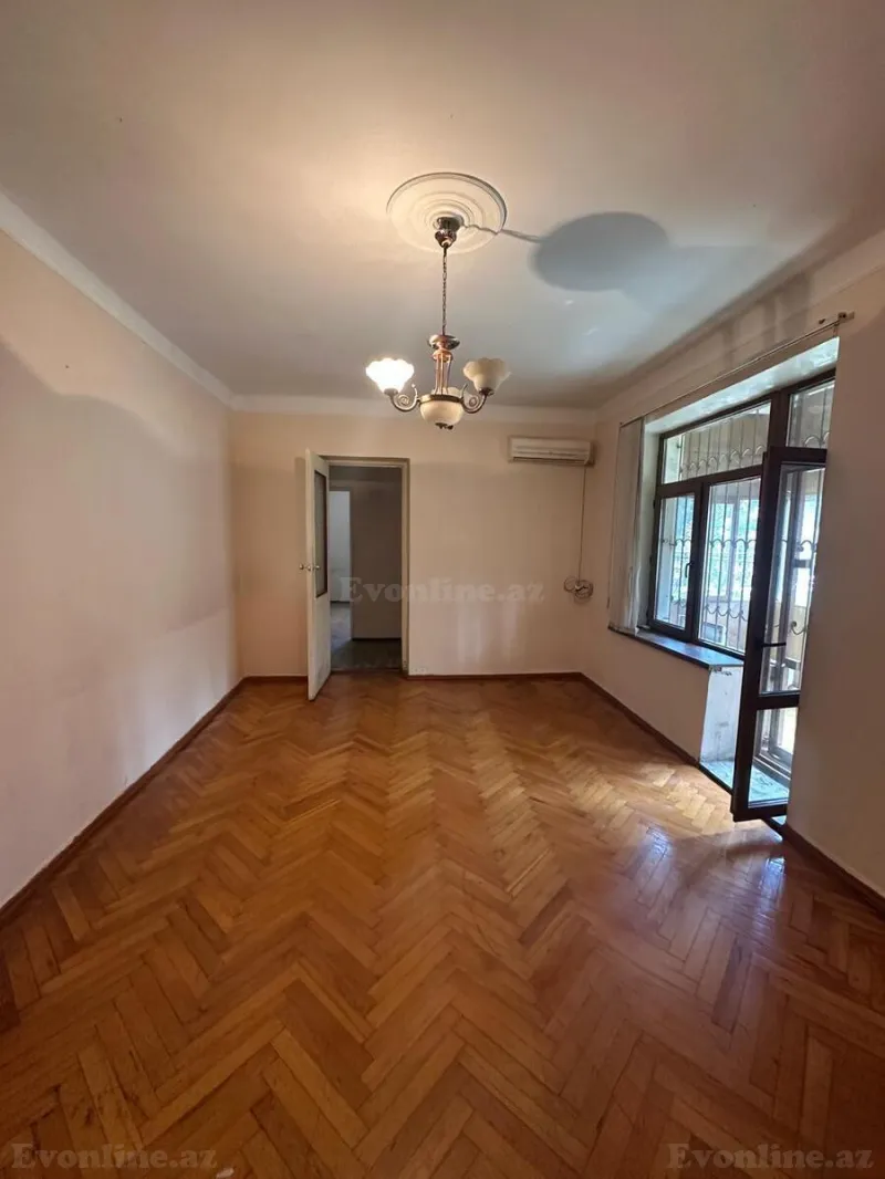 Satılır 3 otaqlı Mənzil Köhnə tikili 80 m² Elmlər Akademiyası m.