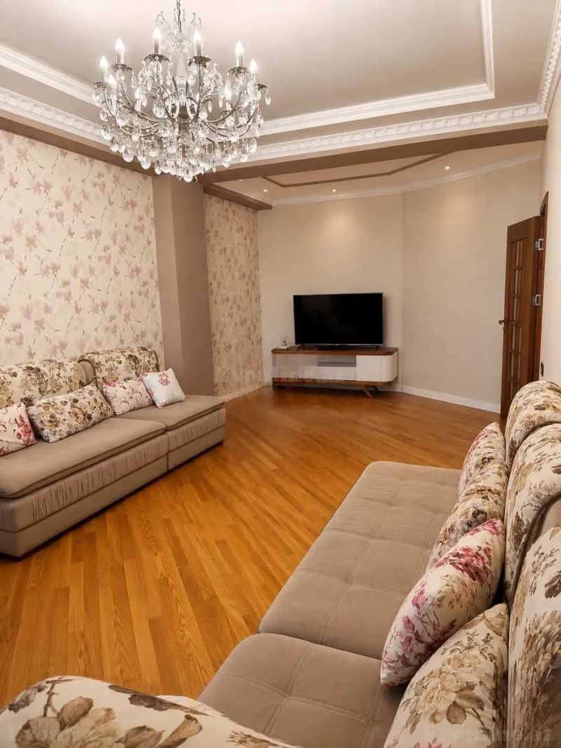 Kirayə verilir 3 otaqlı Mənzil Yeni tikili 120 m² Memar Əcəmi m.