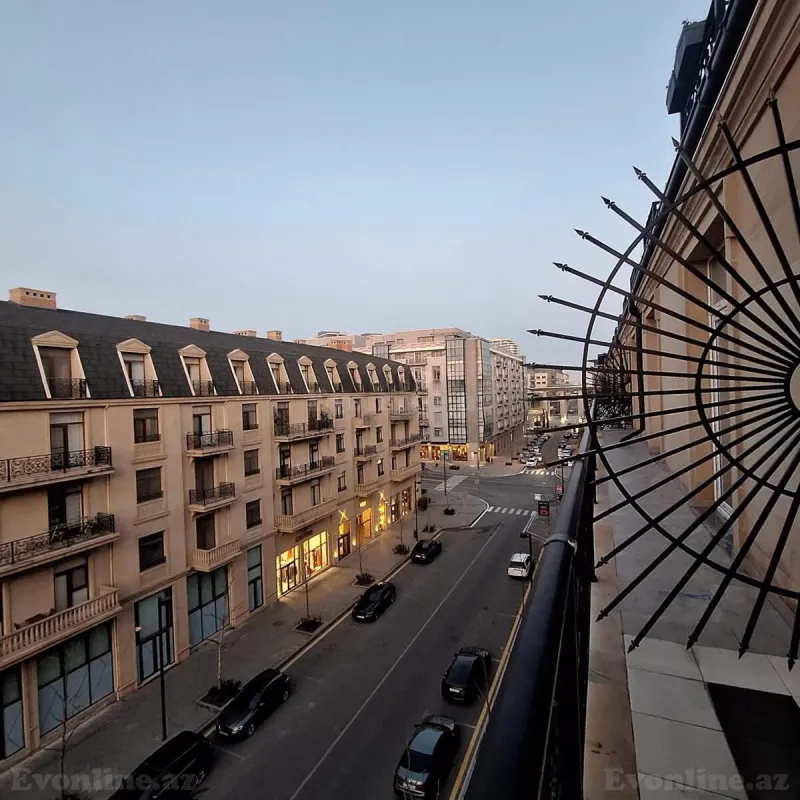 Kirayə verilir 3 otaqlı Mənzil Yeni tikili 144 m² Ağ şəhər