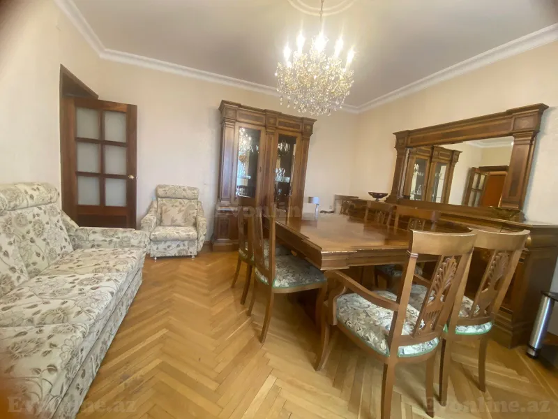 4 otaqlı Mənzil 105 m² Elmlər Akademiyası m. Satılır
