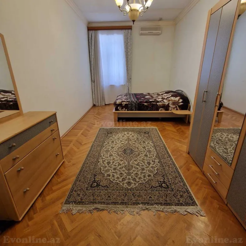 Kirayə verilir 2 otaqlı Mənzil Köhnə tikili 75 m² Səbail r. - şəkil 4
