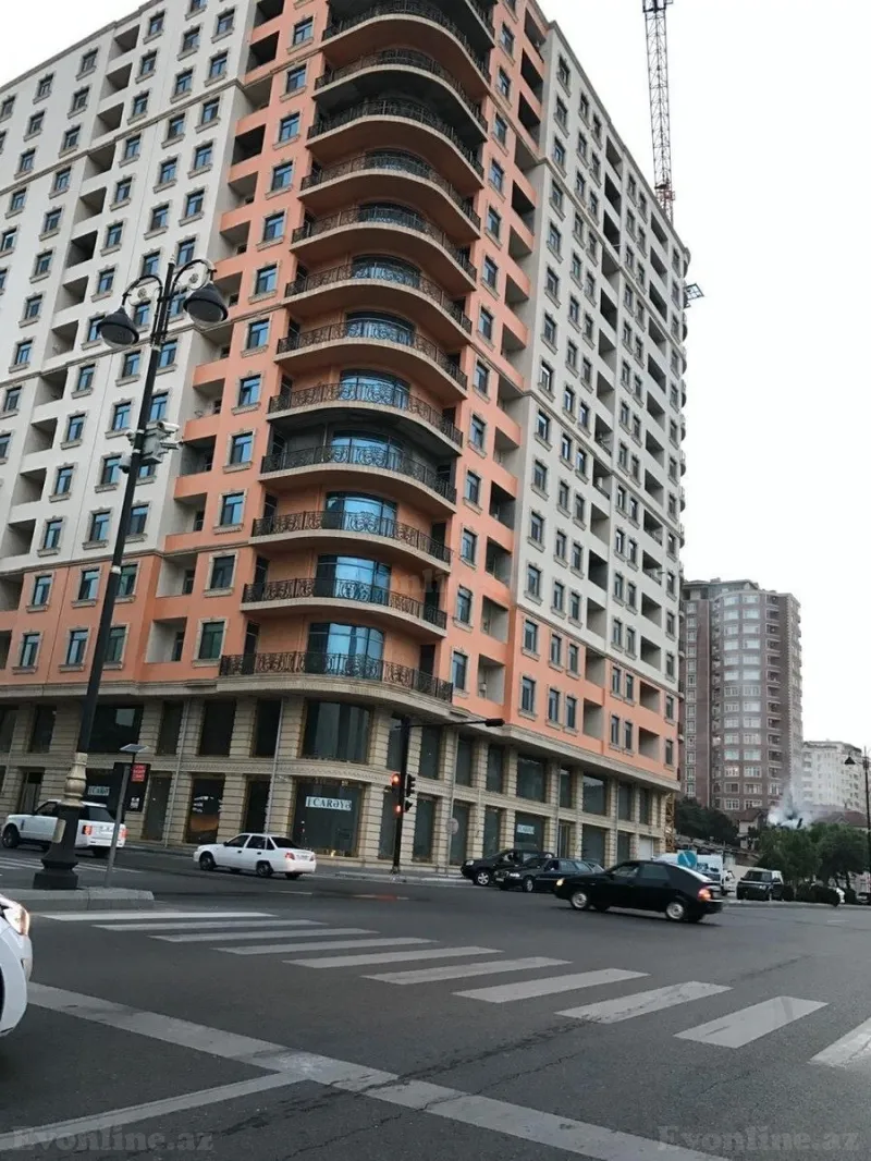3 otaqlı Mənzil 135 m² Gənclik m. Kirayə verilir