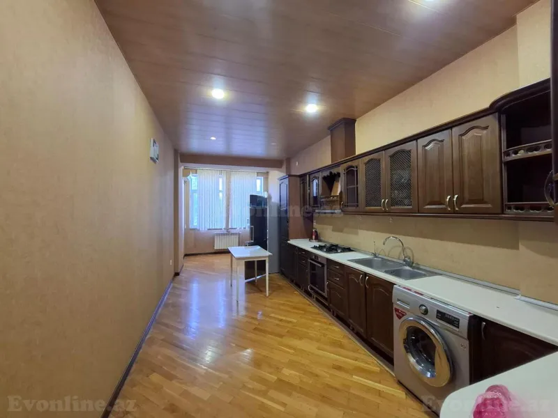 3 otaqlı Mənzil 140 m² Gənclik m. Kirayə verilir