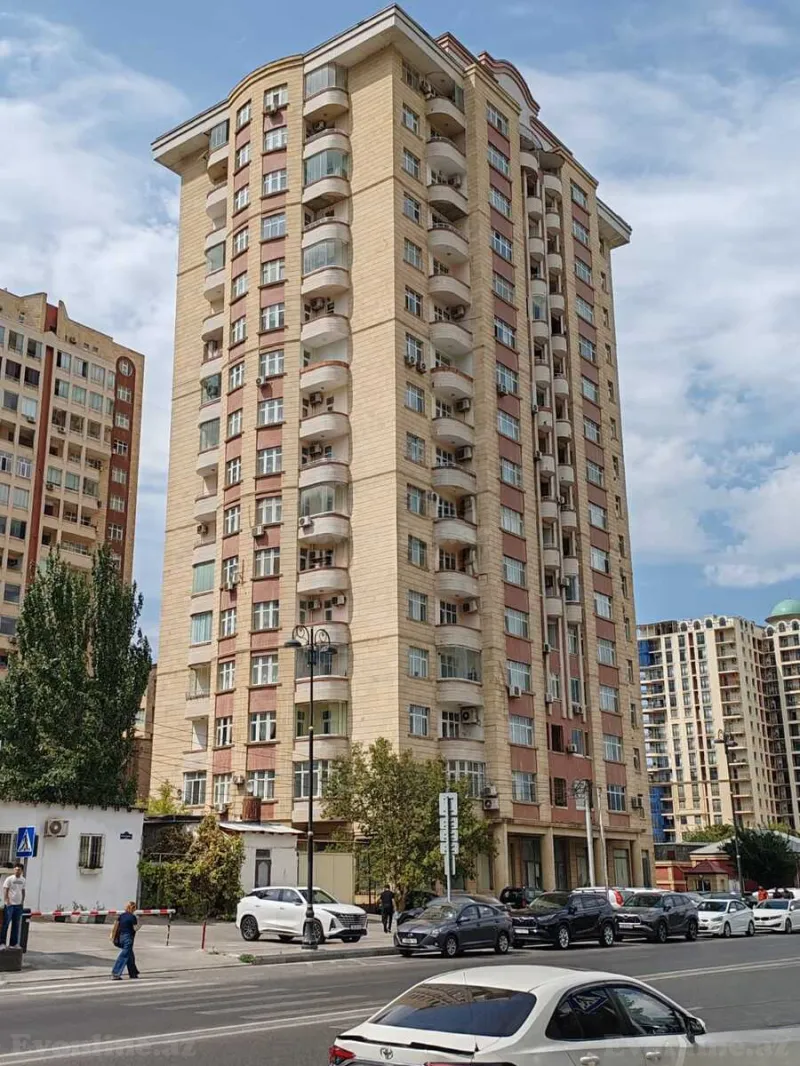 4 otaqlı Mənzil 205 m² Elmlər Akademiyası m. Satılır