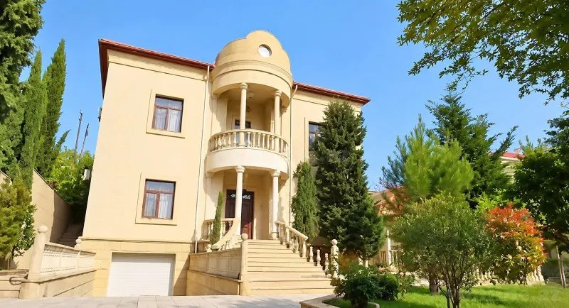 6 otaqlı Həyət evi 350 m² Qaraçuxur Satılır