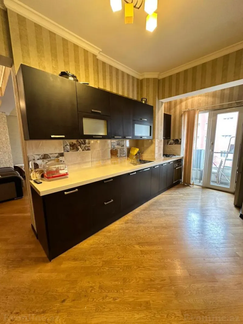 Satılır 3 otaqlı Mənzil Yeni tikili 101 m² 28 May m. - şəkil 2