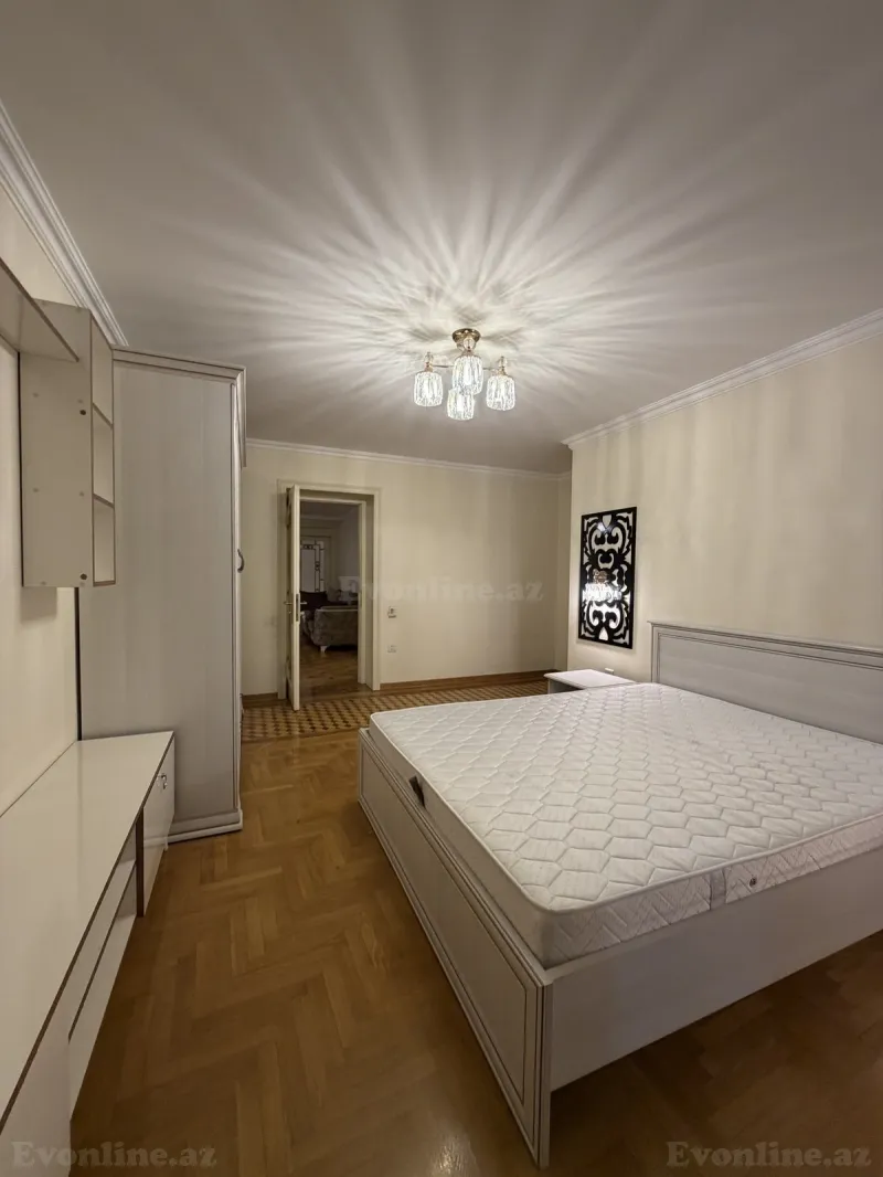 Kirayə verilir 3 otaqlı Mənzil Köhnə tikili 175 m² Nərimanov r. - şəkil 8