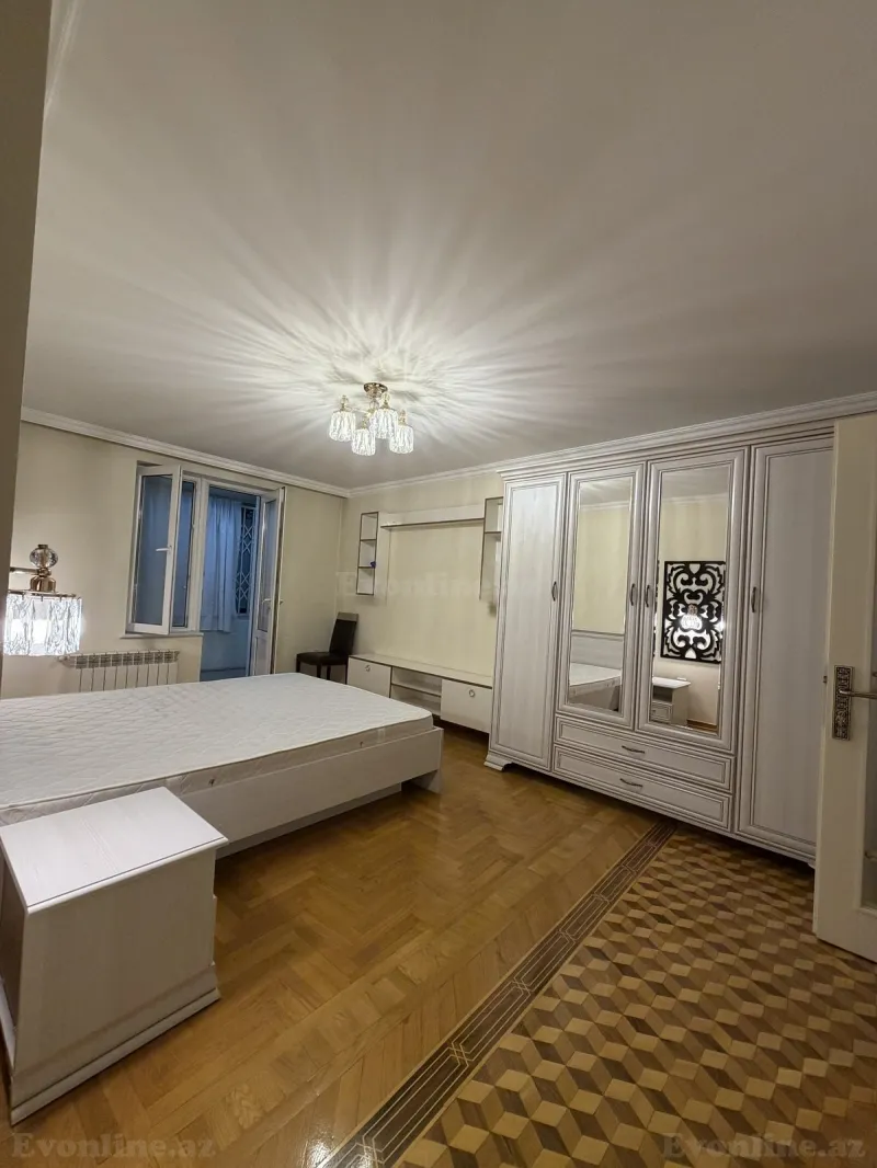 Kirayə verilir 3 otaqlı Mənzil Köhnə tikili 175 m² Nərimanov r. - şəkil 9