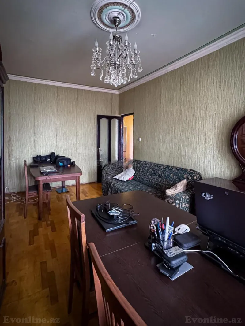 Satılır 4 otaqlı Mənzil Köhnə tikili 100 m² Əhmədli m. - şəkil 3