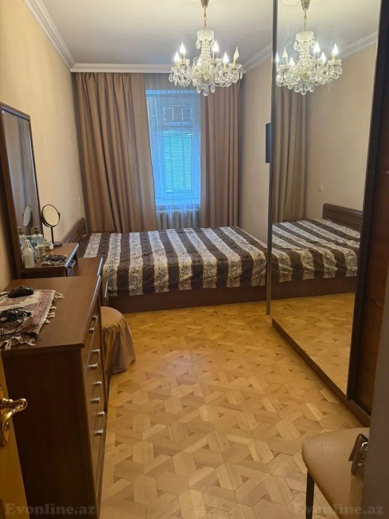 3 otaqlı Mənzil 85 m² Elmlər Akademiyası m. Kirayə verilir