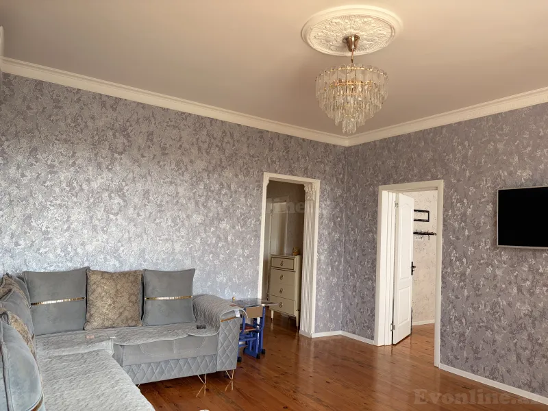 5 otaqlı Mənzil 110 m² Binə Satılır