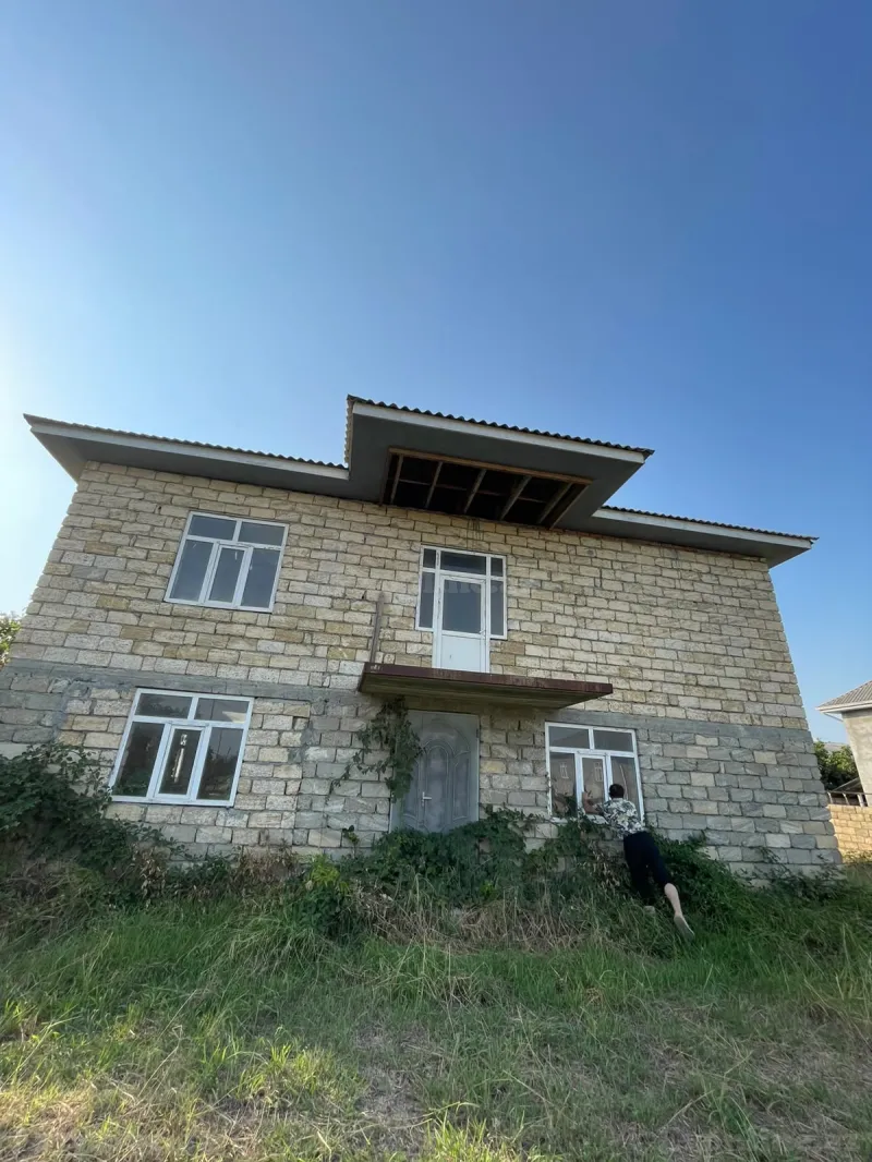 6 otaqlı Həyət evi 90 m² Astara Satılır