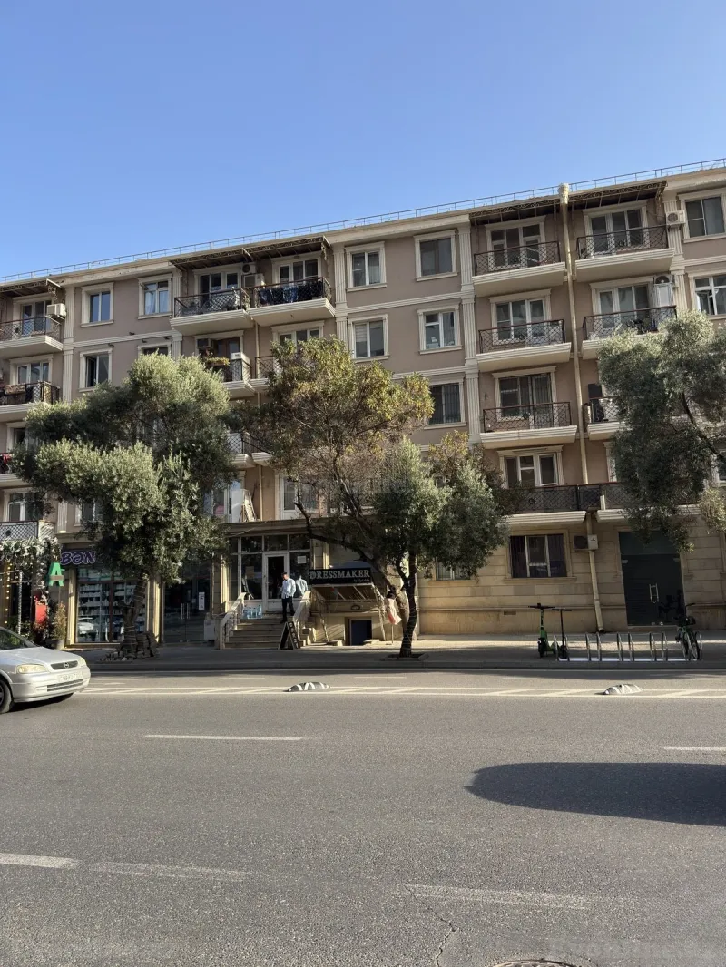 3 otaqlı Mənzil 70 m² Xətai r. Satılır
