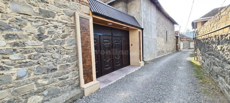 5 otaqlı Həyət evi 110 m² Şəki Satılır