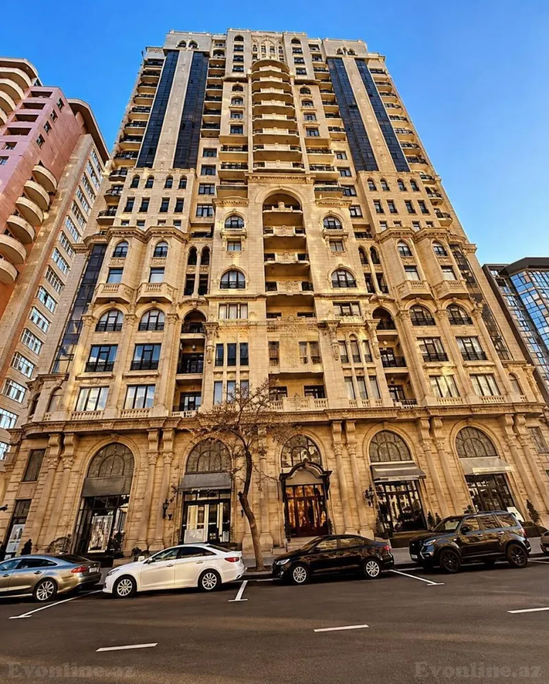 4 otaqlı Mənzil 250 m² 28 May m. Satılır