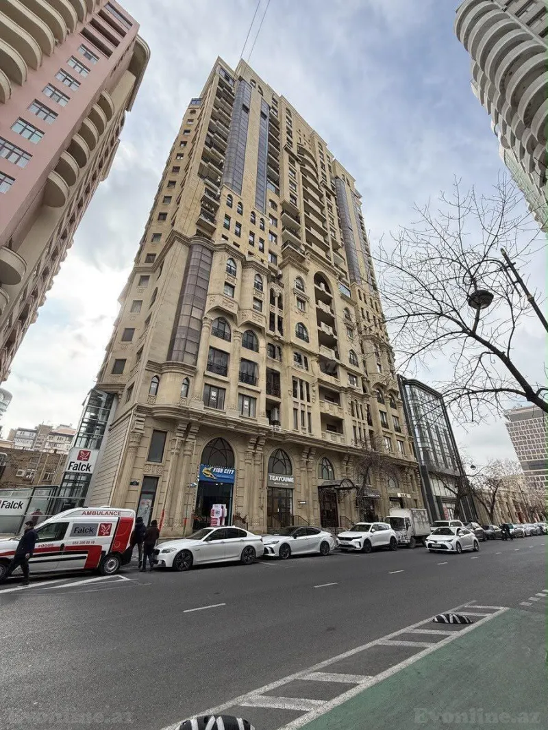 Satılır 4 otaqlı Mənzil Yeni tikili 250 m² 28 May m. - şəkil 2