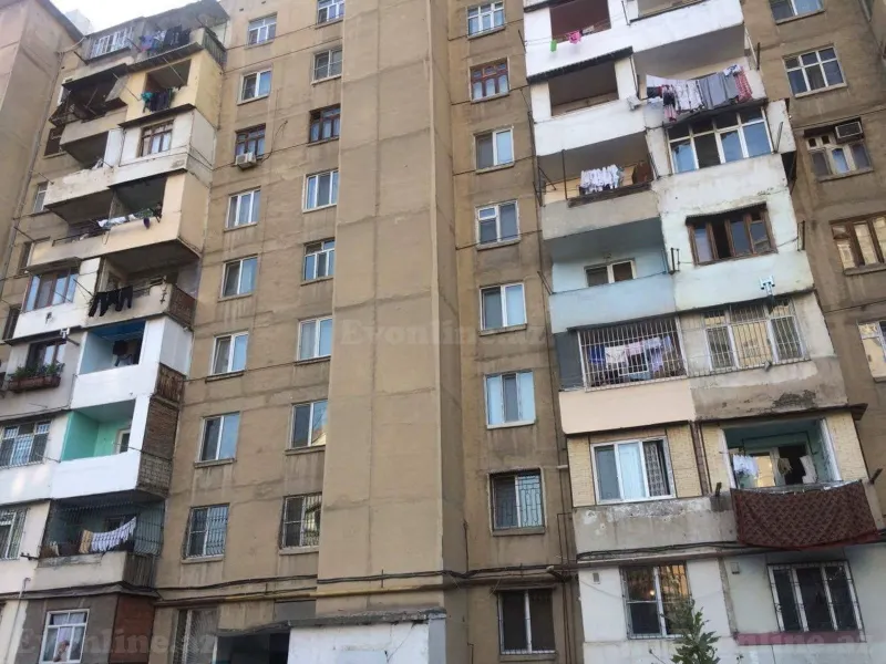 Satılır 2 otaqlı Mənzil Köhnə tikili 60 m² 8-ci mikrorayon