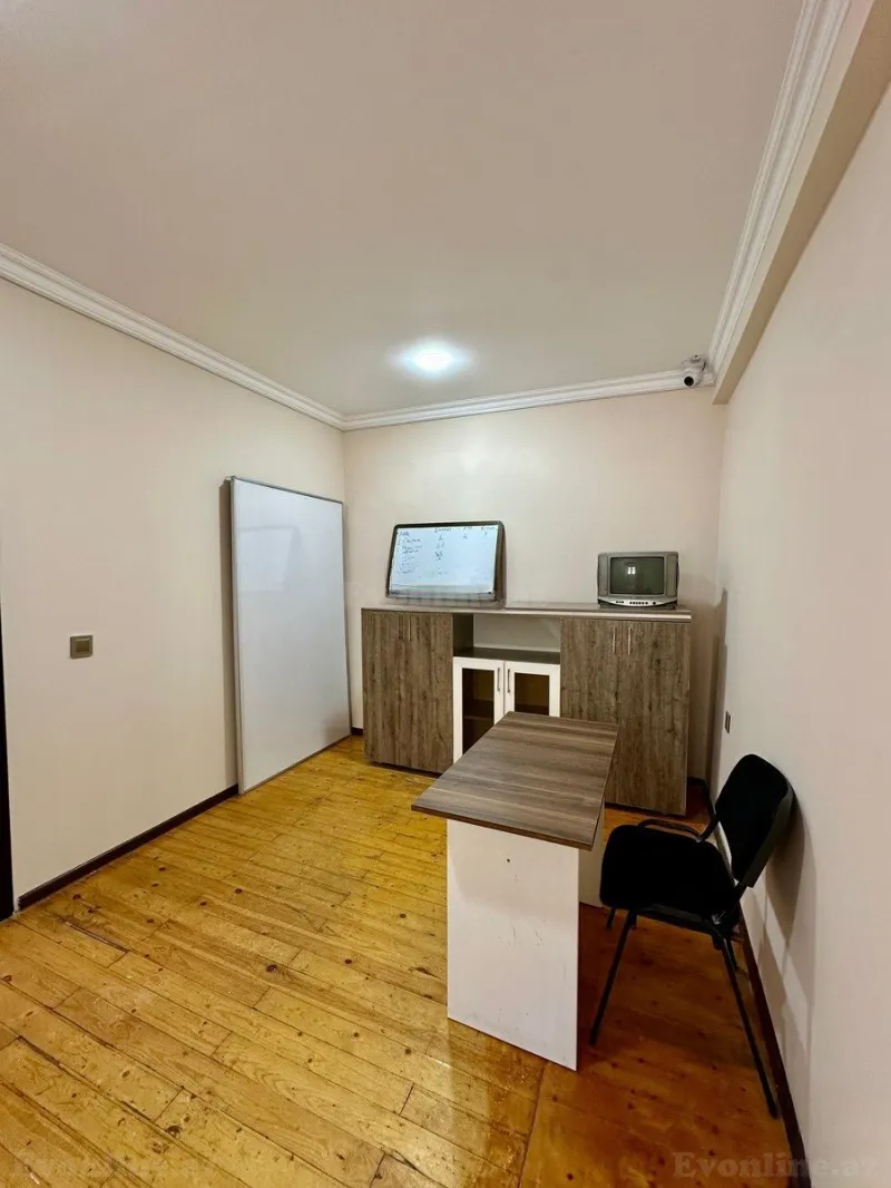 Kirayə verilir 4 otaqlı Mənzil Köhnə tikili 150 m² Səbail r. - şəkil 4