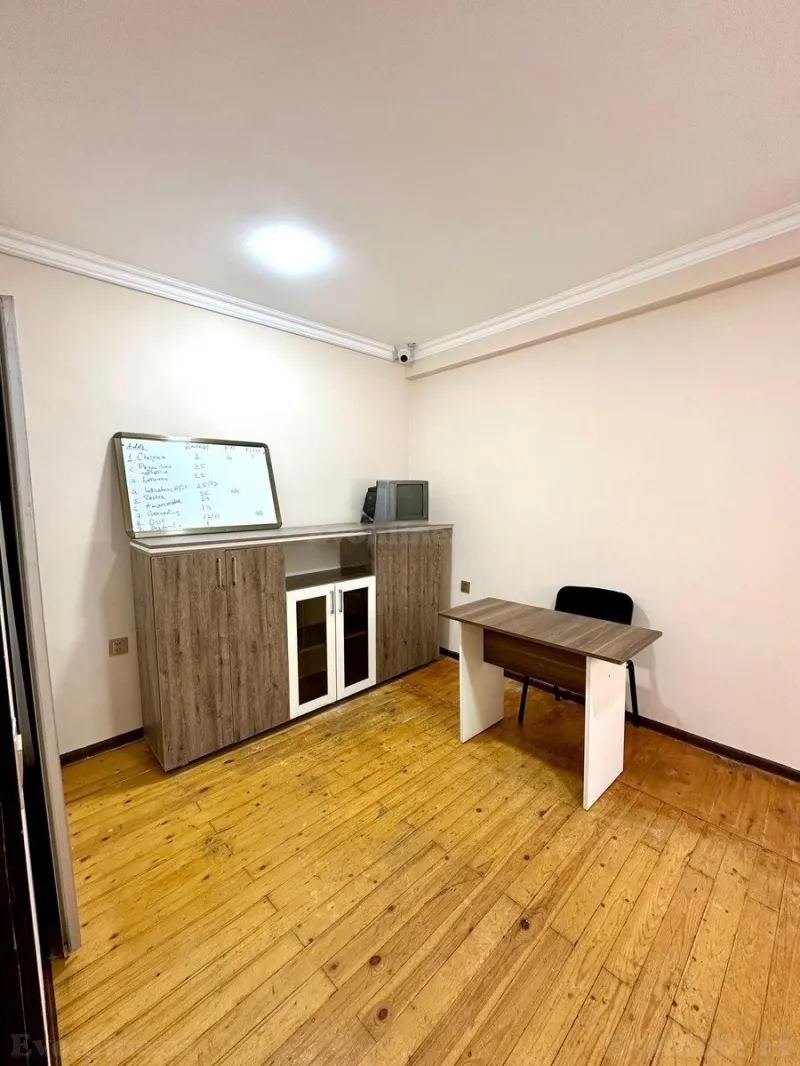 Kirayə verilir 4 otaqlı Mənzil Köhnə tikili 150 m² Səbail r. - şəkil 5