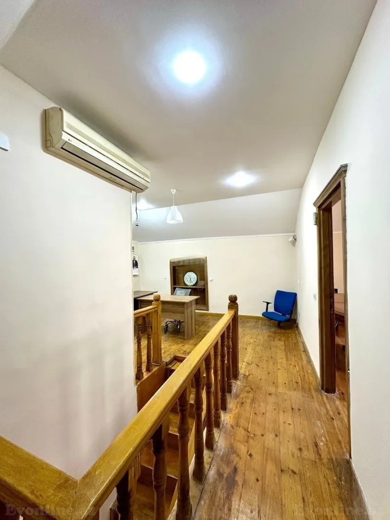 Kirayə verilir 4 otaqlı Mənzil Köhnə tikili 150 m² Səbail r. - şəkil 6
