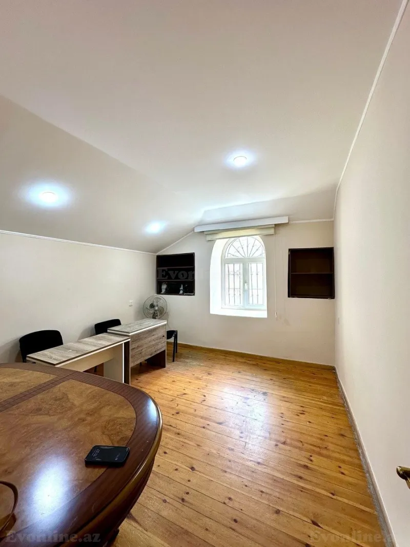 Kirayə verilir 4 otaqlı Mənzil Köhnə tikili 150 m² Səbail r. - şəkil 11