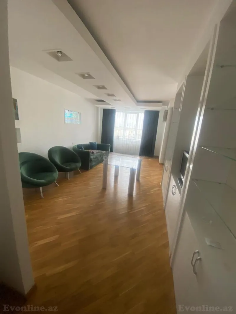 4 otaqlı Mənzil 190 m² Nizami m. Kirayə verilir