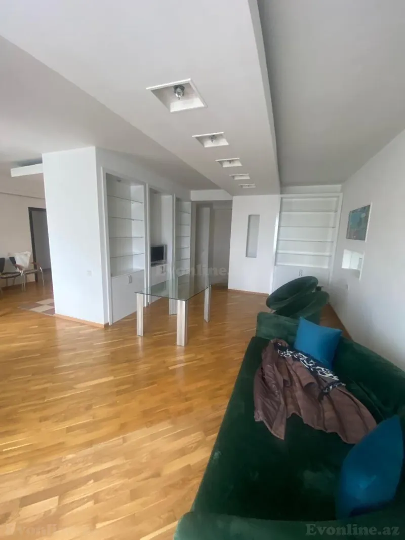 Kirayə verilir 4 otaqlı Mənzil Köhnə tikili 190 m² Nizami m. - şəkil 5