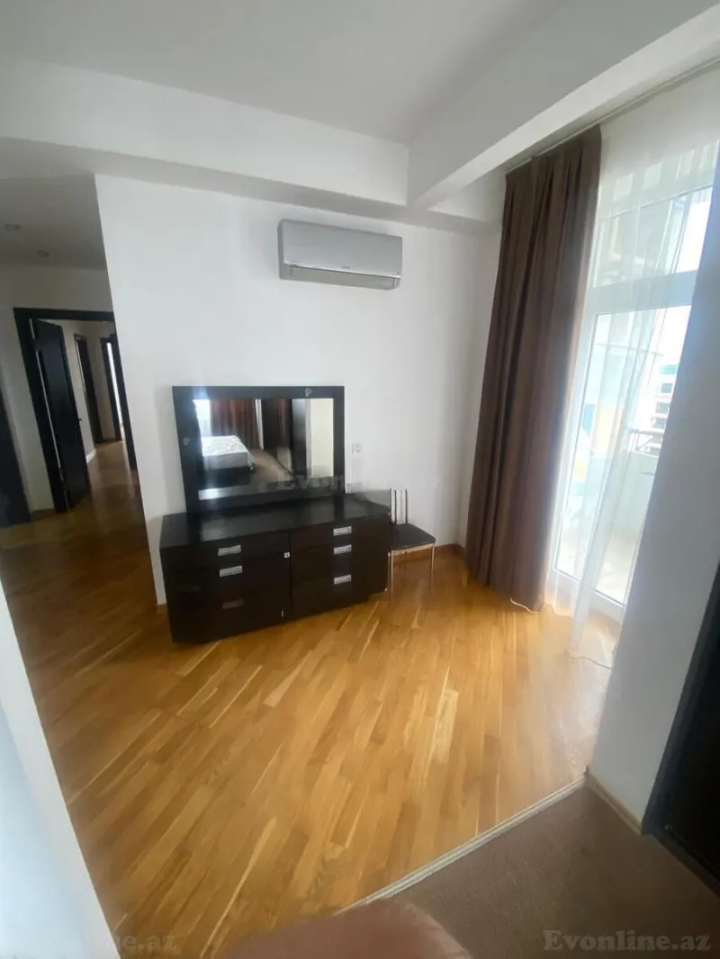 Kirayə verilir 4 otaqlı Mənzil Köhnə tikili 190 m² Nizami m. - şəkil 6