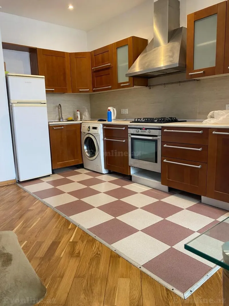 Kirayə verilir 4 otaqlı Mənzil Köhnə tikili 190 m² Nizami m. - şəkil 14