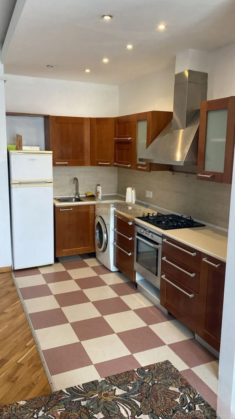 Kirayə verilir 4 otaqlı Mənzil Köhnə tikili 190 m² Nizami m. - şəkil 17