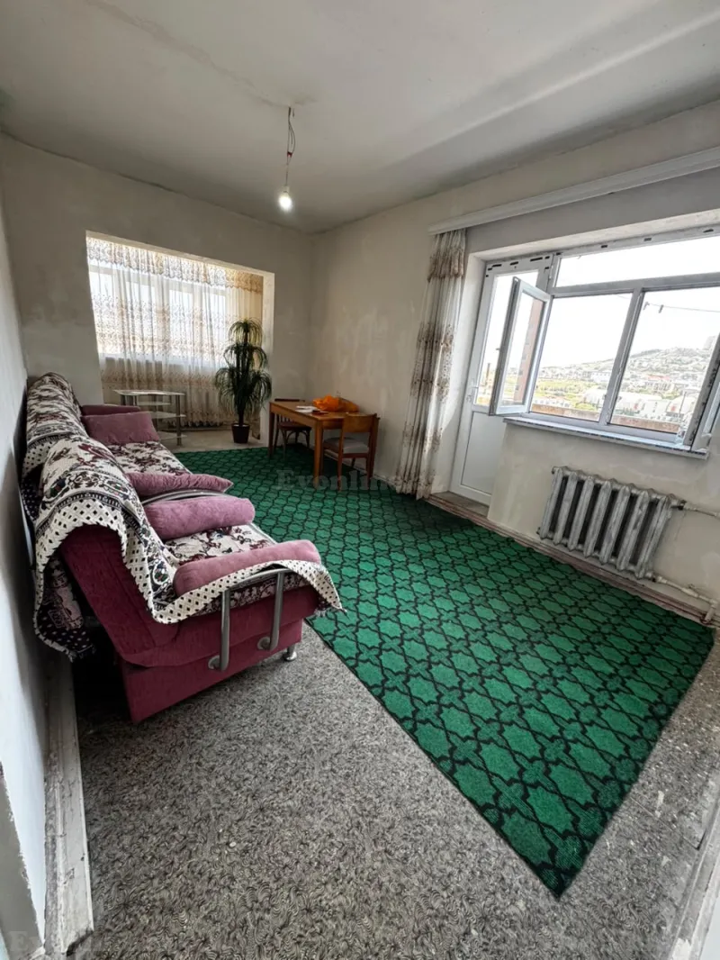 Satılır 2 otaqlı Mənzil Köhnə tikili 62 m² Qaraçuxur