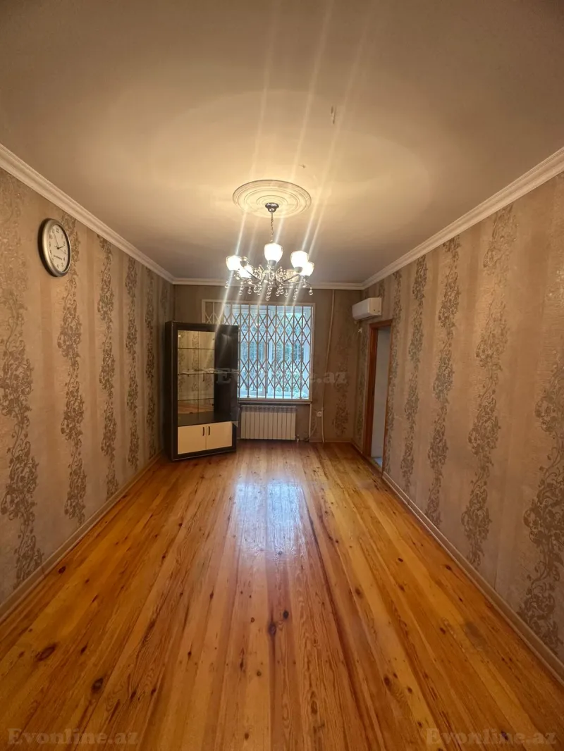 Satılır 2 otaqlı Mənzil Köhnə tikili 50 m² 8 Noyabr pr.