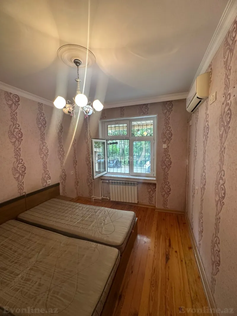 Satılır 2 otaqlı Mənzil Köhnə tikili 50 m² 8 Noyabr pr. - şəkil 3
