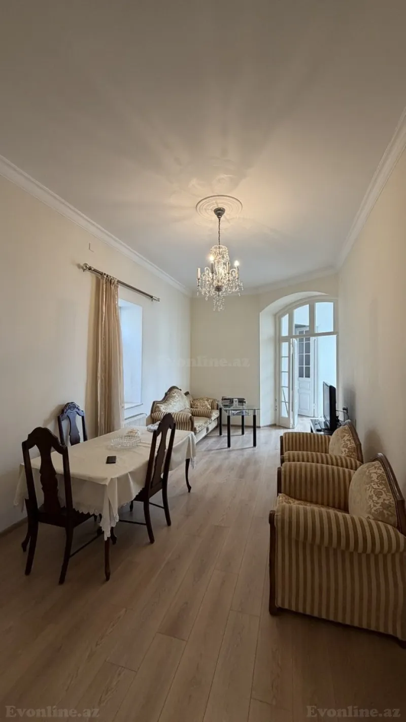 Kirayə verilir 5 otaqlı Mənzil Köhnə tikili 240 m² 28 May m. - şəkil 4