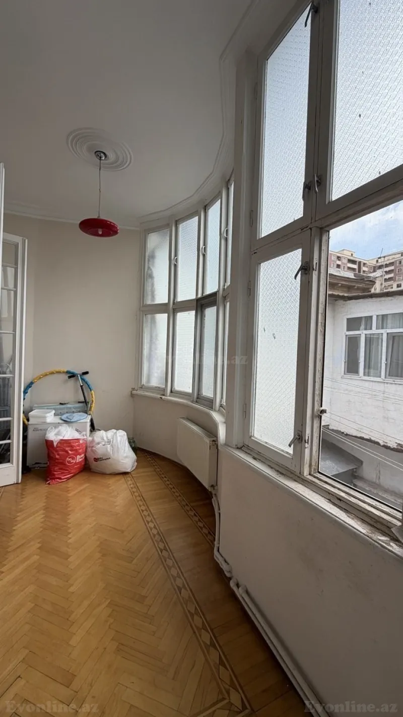 Kirayə verilir 5 otaqlı Mənzil Köhnə tikili 240 m² 28 May m. - şəkil 13