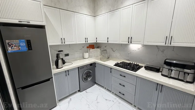 Kirayə verilir 2 otaqlı Mənzil Yeni tikili 70 m² Nərimanov r. - şəkil 16